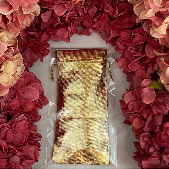 Attack on Titan Gold 5 Piece Makeup Brush Set with Bag - Picture 15 of 16